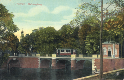 2275 Gezicht op de Tolsteegbrug over de Stadsbuitengracht te Utrecht; links de Bijlhouwerbrug.